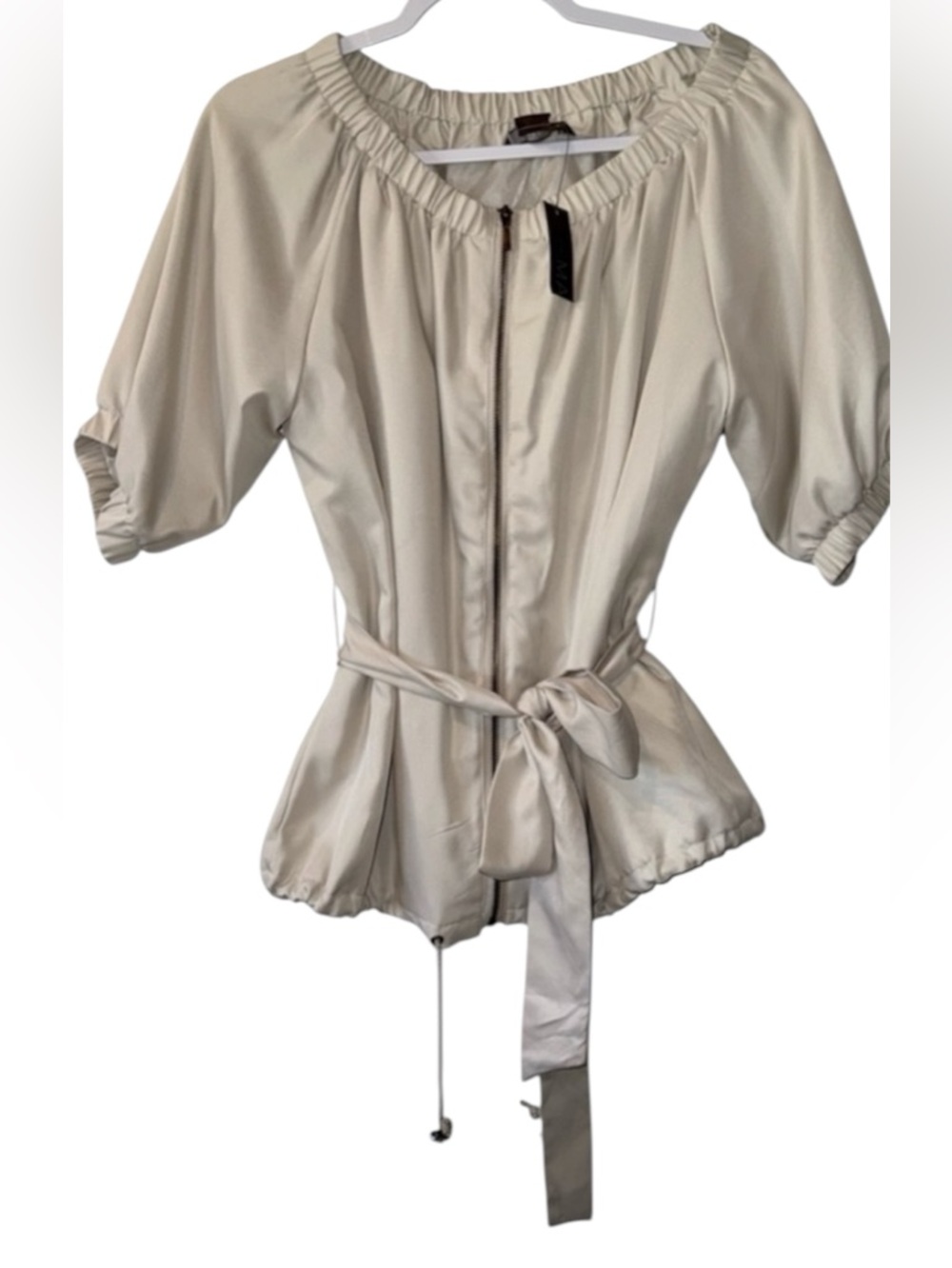 NWT To The Max women’s medium 1/2 ballon sleeve zip up oatmeal tan belted blouse